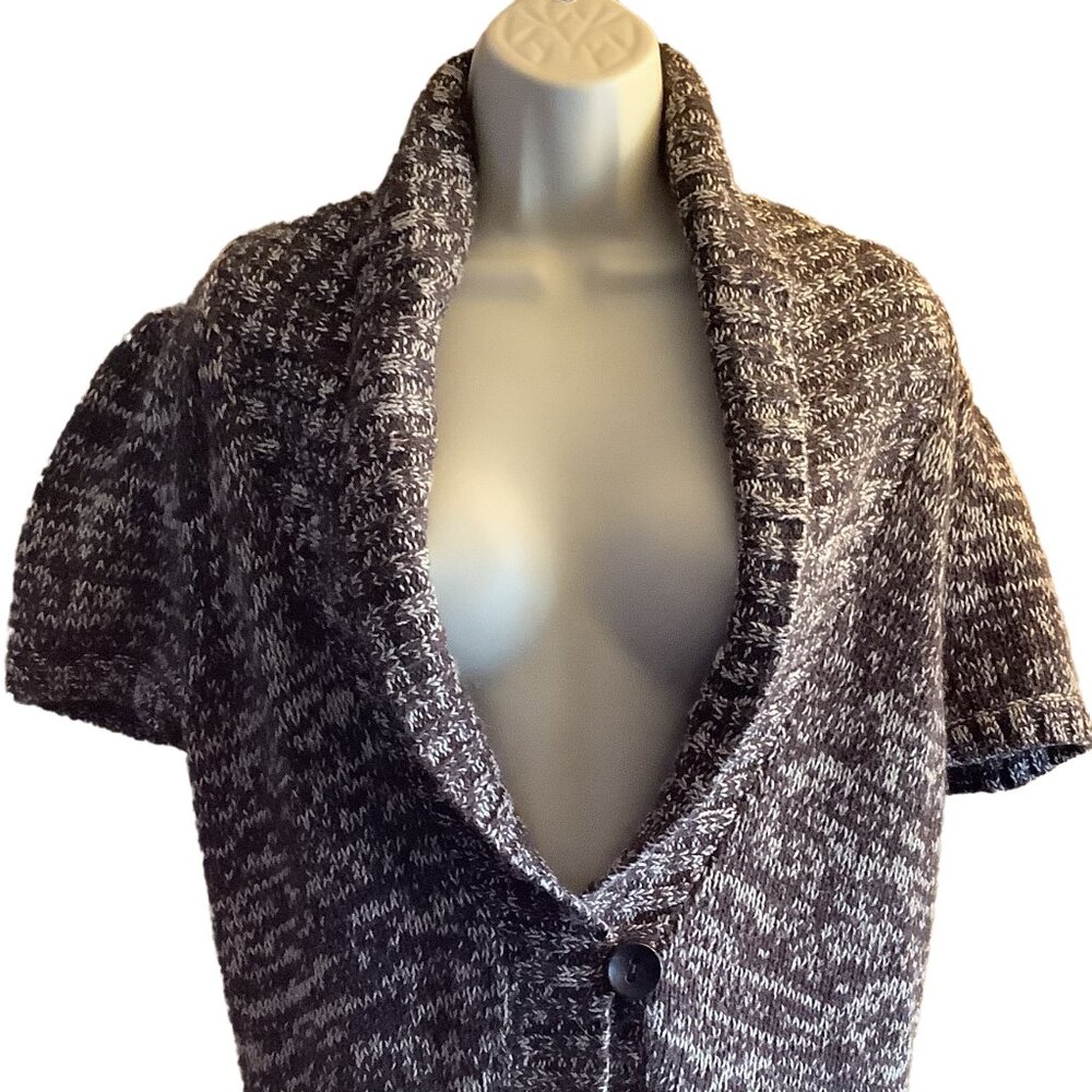 EUC Ann Taylor Short Sleeve Cardigan Sweater Size: Medium